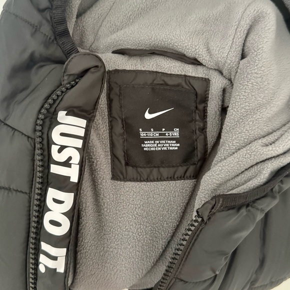 Nike Midweight Hooded Puffer Jacket Size 5 - Picture 4 of 4